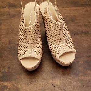 Chinese Laundry wedges